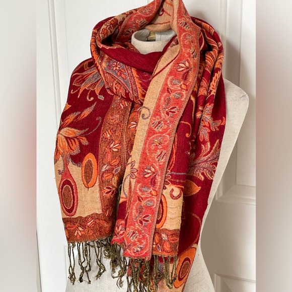 Beautiful Reversible Large Scarf - Picture 1 of 4